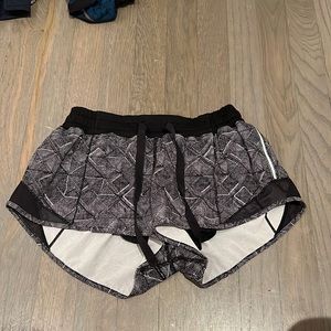 Lululemon hotty hot shorts size 4